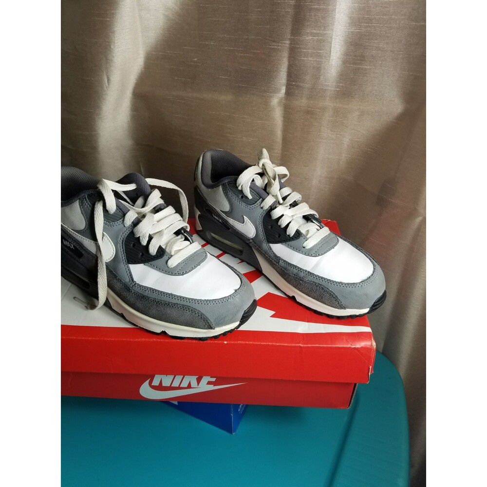 Nike Air Max size 5.5 Youth Women's 7.5  B1